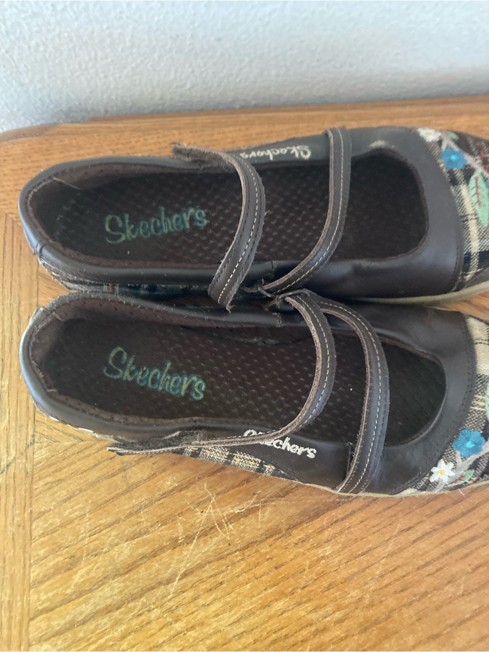 SKETCHERS Brown Plaid Embroidered Mary Jane Flats (7.5) - Picture 3 of 7